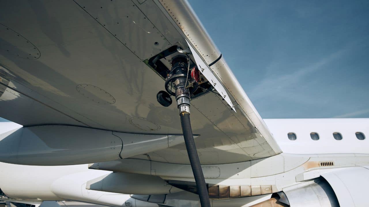 abastecimento-saf-combustivel-aviacao-shutterstock SAF Combustível